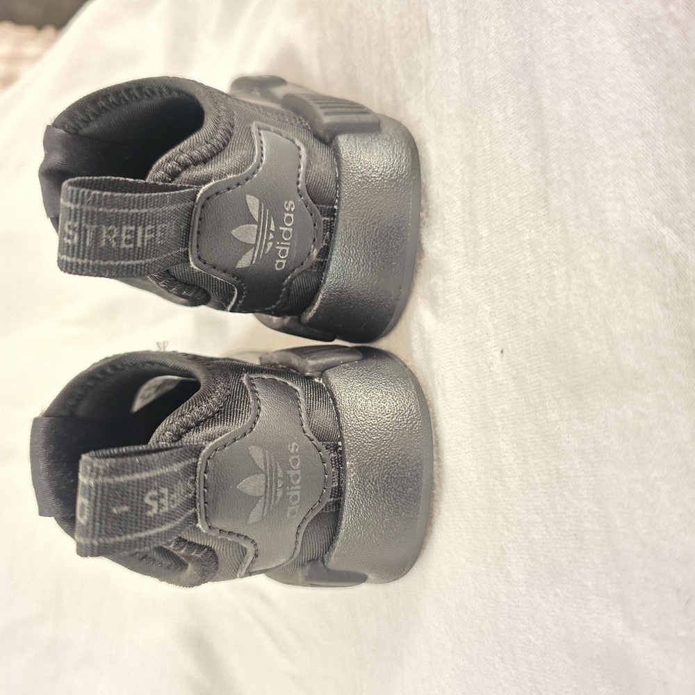 Adidas Black Sneakers Modern Slip-On Design - Picture 4 of 7